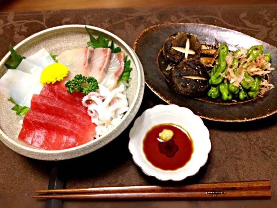 Snapdishの料理写真:海鮮丼( ´ ▽ ` )ﾉご飯見えてないけど～|nao子さん