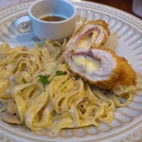 Snapdishの料理写真:Chef Soc's Chicken Cordon Bleu in White Sauce with Mushroom and Bacon|Van Fabulさん