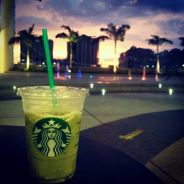 Snapdishの料理写真:Greentea Frappe with lovely dusk scenery|joey limさん