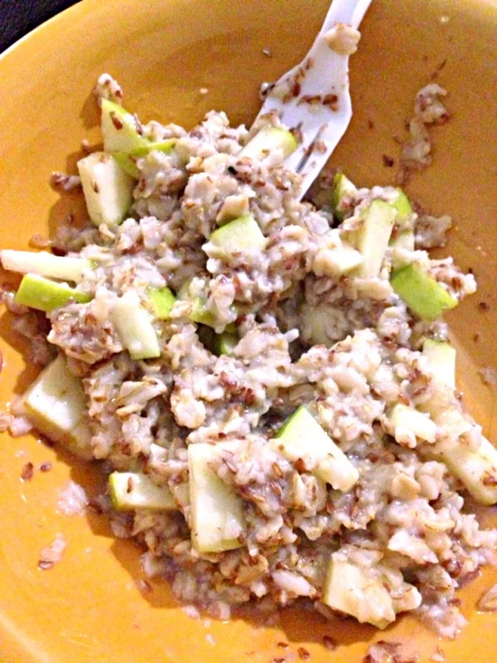 Rolled oats w green apple and flax seed|Amber Lynn Lacy Mannionさん