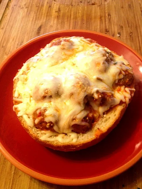 My meatballs in a sourdough bowl with sauce made with San Marzano tomatoes and Mozzarella and parm.|amyさん