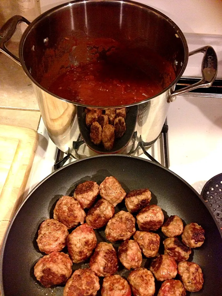 Browning Lamb meatballs for Red Sauce!|David McGuireさん