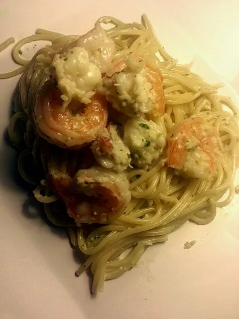 Shrimp and Lobster Pasta with Garlic Pesto Sauce|lilian angさん