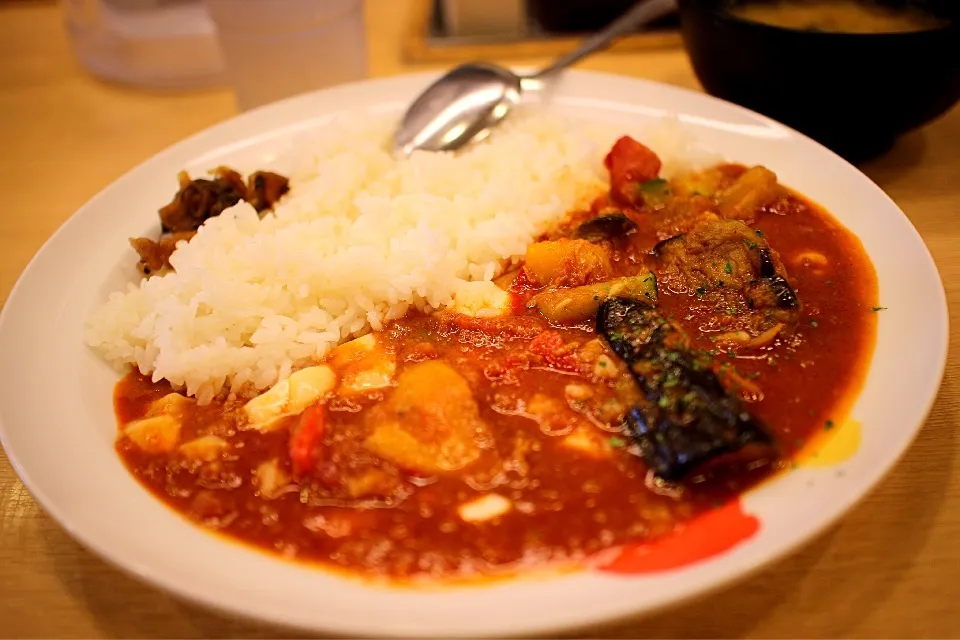 夏野菜とチーズのトマトカレー|マハロ菊池さん