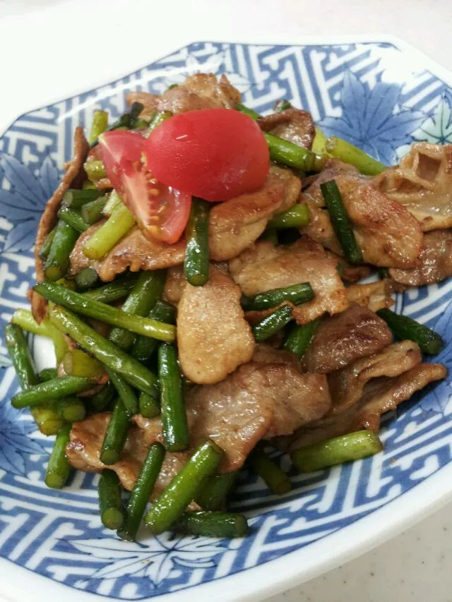 簡単にんにくの芽と豚肉炒め（焼肉のタレ）|reoreoaさん