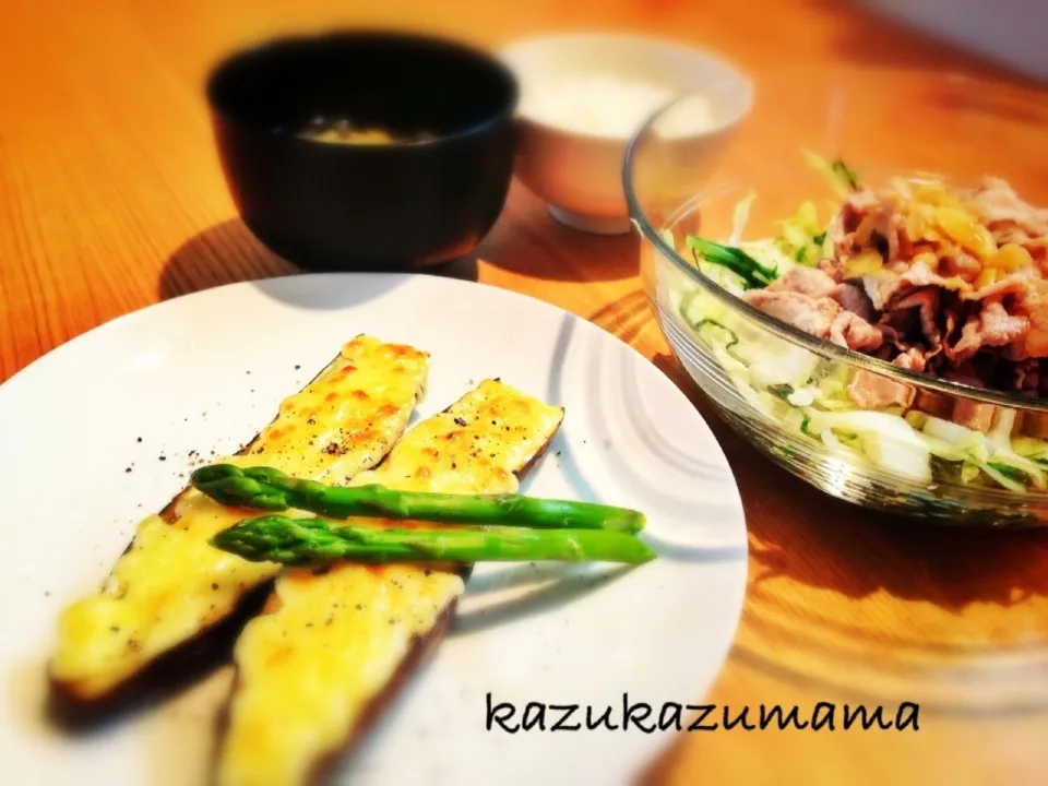 Snapdishの料理写真:茄子のマヨ焼き&豚しゃぶサラダ|kazukazumamaさん