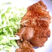 Snapdishの料理写真:豚肉の生姜焼き|みるさん