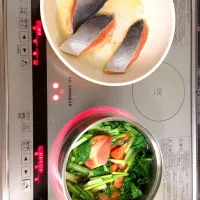 Snapdishの料理写真:鮭のバター焼き＆野菜たっぷりサンラータン|Haruka Kajiharaさん