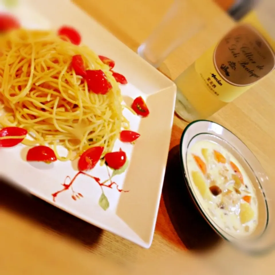 Snapdishの料理写真:さっぱりシチュースープ＊にんにくとオリーブオイルのトマト和えパスタ|めーりさんのひつじさん