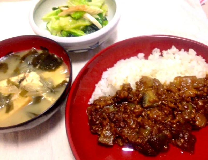 Snapdishの料理写真:キーマカレー   キャベツの胡麻酢和え|ゆかさん