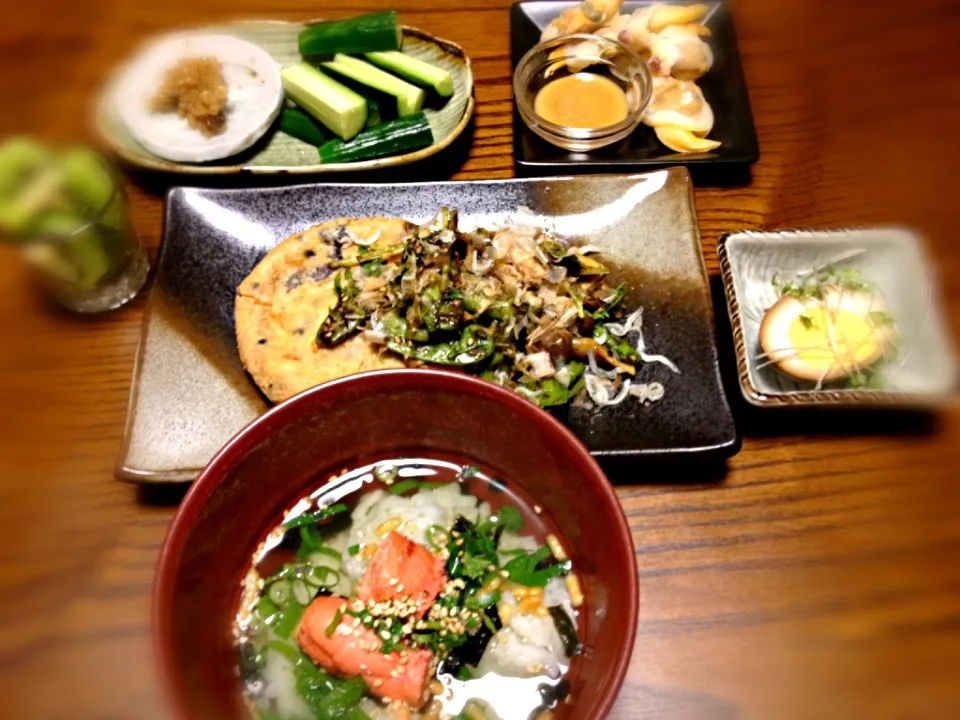 明太子茶漬け、野菜たっぷりがんもどきに野菜ソースかけて、漬け玉子、青柳酢味噌、もろきゅう、キウイ|みーさん