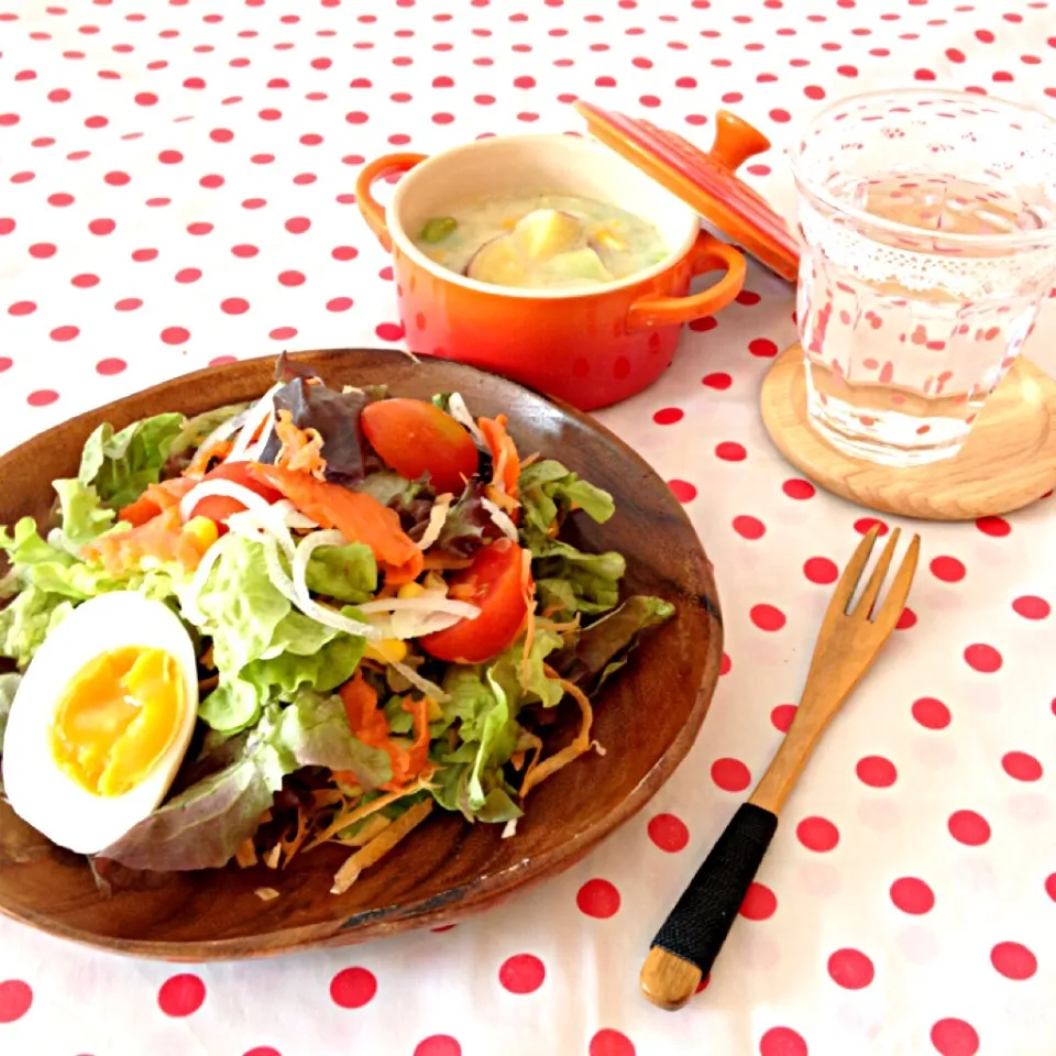 ヘルシーランチ♡ホワイトソースでさつまいもスープ、サーモンサラダ|なぎささん