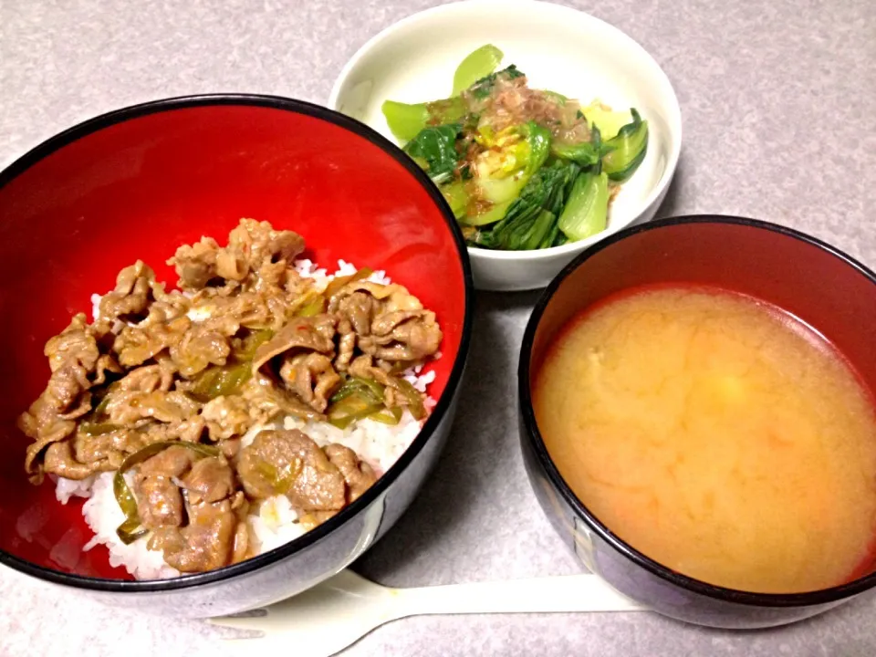 焼肉牛丼•ちんげん菜お浸し•豚汁|うるしちかさん