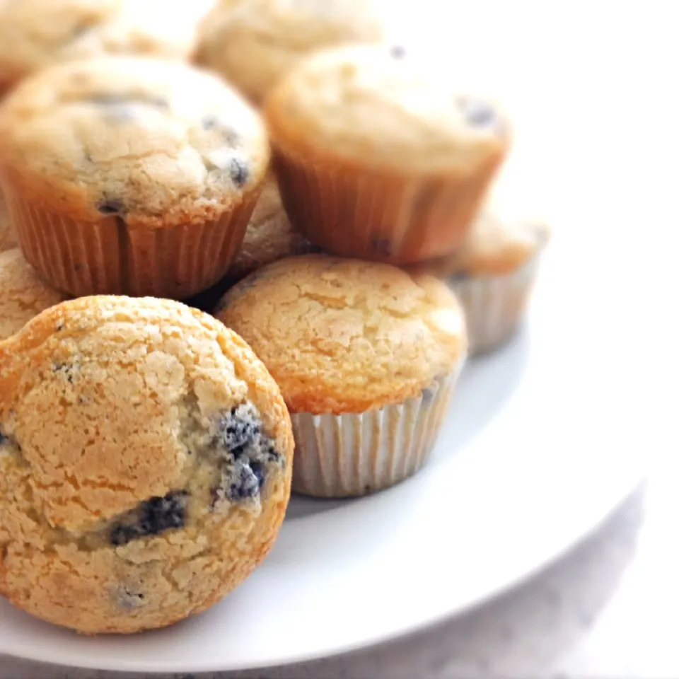 Snapdishの料理写真:Lemon Blueberry Muffins|becky chenierさん