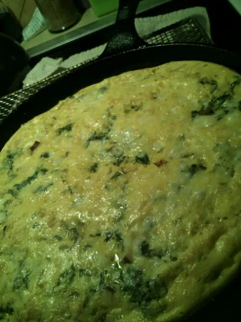 Spinach, kale, sausage and smoked Gouda frittata|Dan Zarinさん