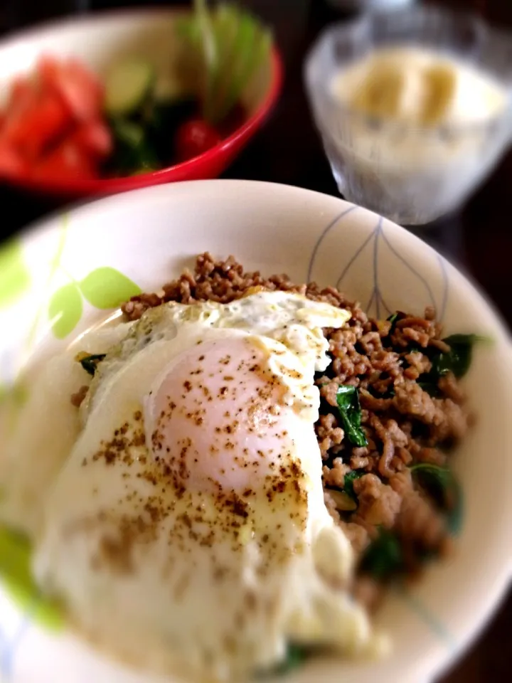 Snapdishの料理写真:ひき肉のバジル炒め♬|よしさん