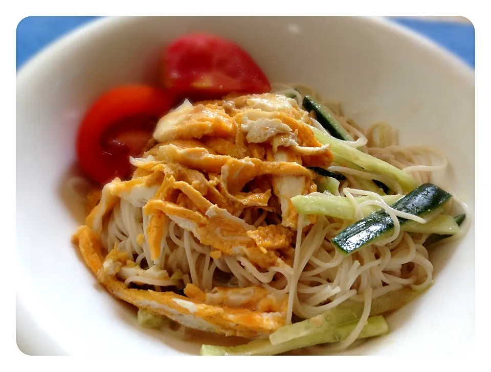 ポン酢胡麻だれ冷麺。冷やし中華風でもあり、冷製パスタ風でもあり‥|小川真一さん