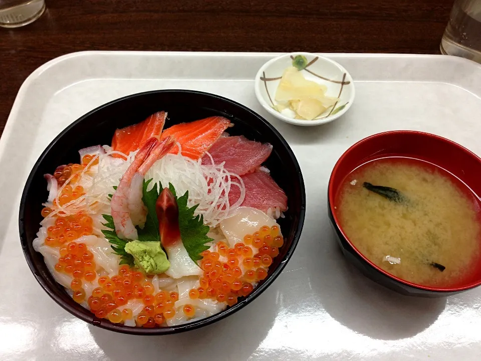 お手軽海鮮丼。|よっしーさん