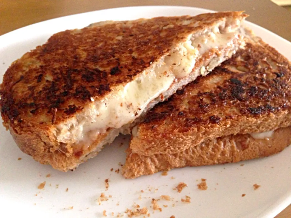 Snapdishの料理写真:Grilled cheese sandwich for late lunch :)|mさん