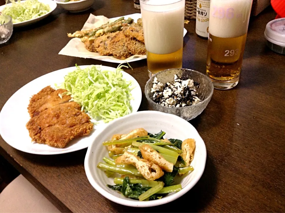 Snapdishの料理写真:今夜はとんかつ、小松菜と油揚げ、ひじきの白和え(^_^)|mintoさん