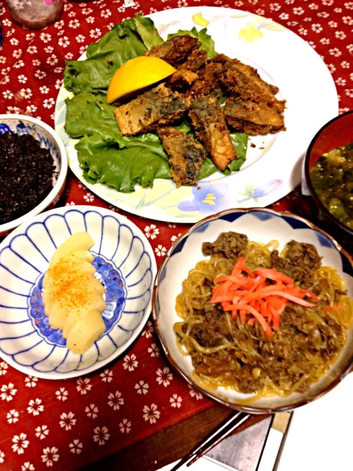 鯖竜田揚げ、牛皿、山椒煮、青さの味噌汁、沢庵❤|ＳＵＺＵＫＩさん