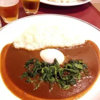 ほうれん草と温泉卵カレー🍛|minyueさん