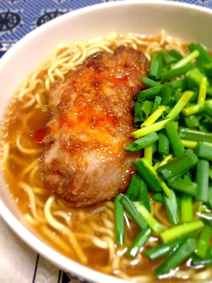 揚げ鶏のっけラーメン|カザラさん