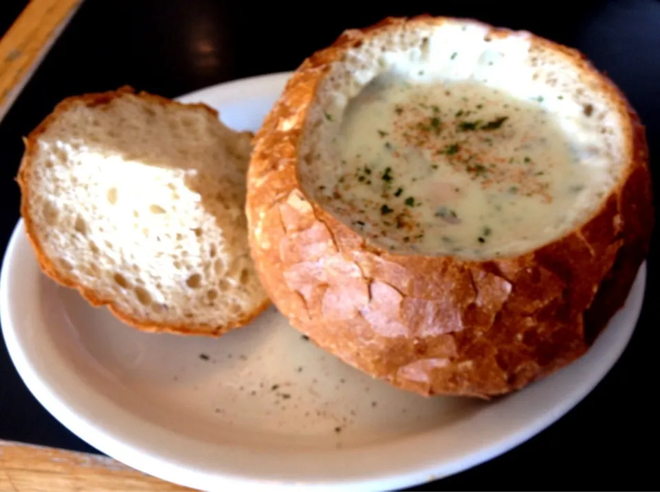 Snapdishの料理写真:Clam Chowder in a Bread Bowl at Lowell's|sooprcoolchicaさん