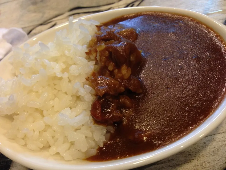 んで、このミニカレーつけて、しめて1500円。夜の帰りにプラッとコースにありやなぁ。|たけうちさん