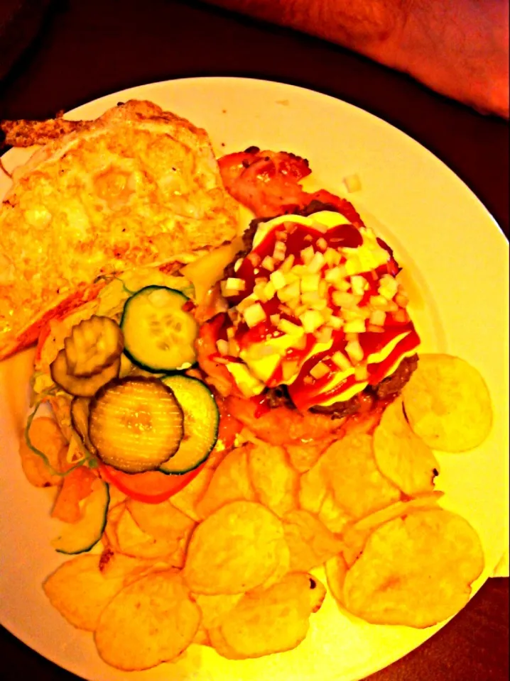 Snapdishの料理写真:Broodje cheeseburger popov de luxe|Nathalie Straversさん