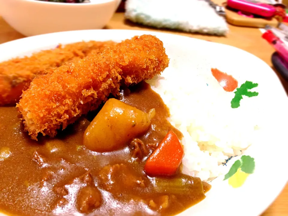 ｶﾚｰ(ﾋﾟｰﾏﾝの肉詰めﾌﾗｲのせ|latteさん