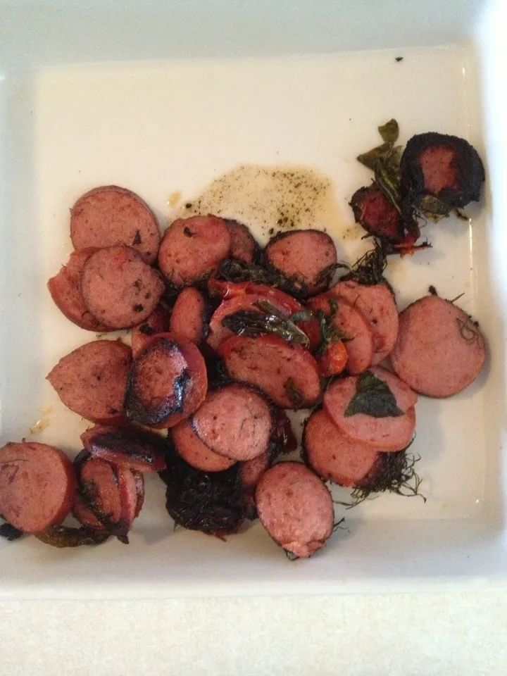 Turkey kielbasa  with sundries tomatoes, basil and dill|molly laportaさん