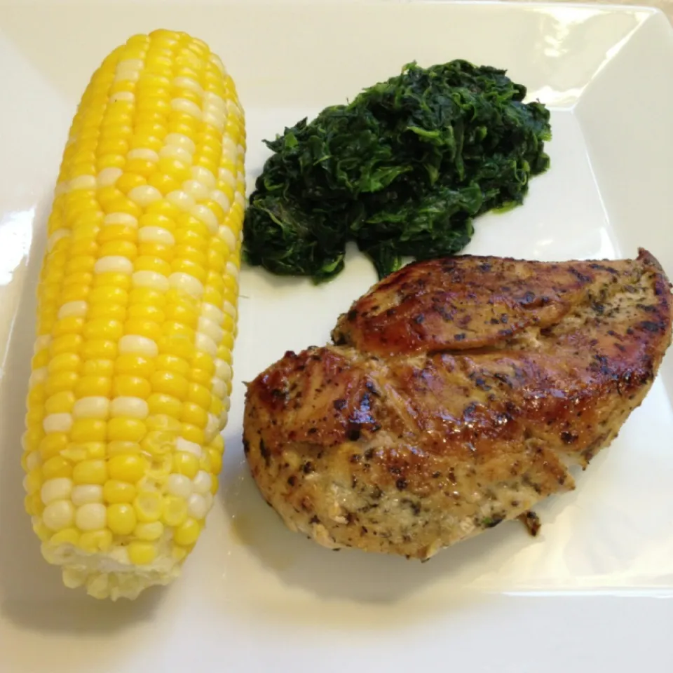 Snapdishの料理写真:Chicken Breast grilled in extra virgin olive oil and organize lemon juice w/ herbs: Thyme, basil, parsley and sage. Fresh Corn and organic Spinach|Curt Chillさん