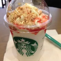 Snapdishの料理写真:ストベリーチーズケーキフラペチーノ|rimaさん