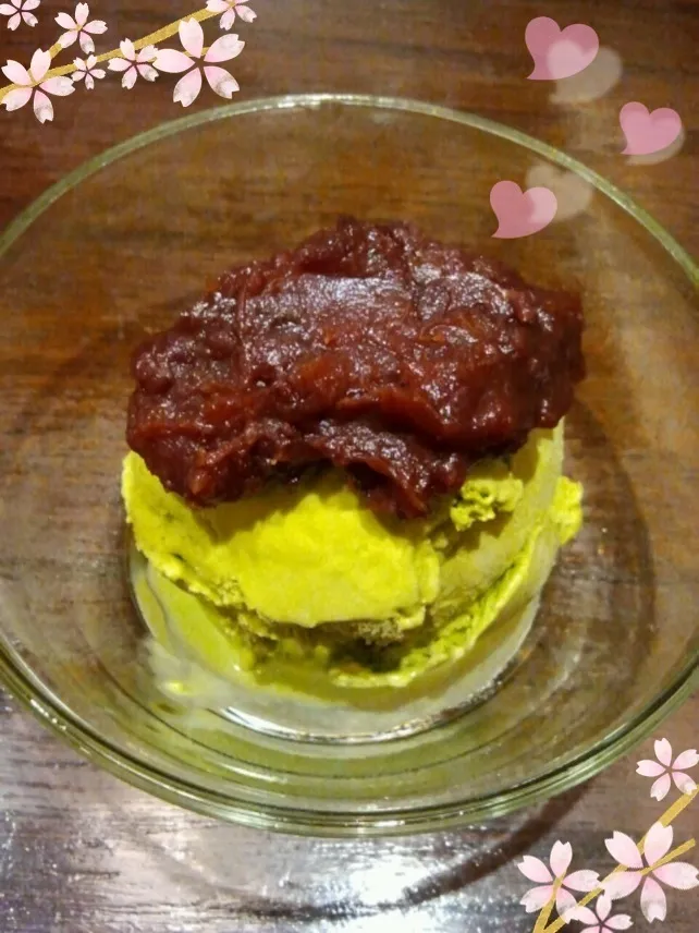 Snapdishの料理写真:🍦greentea ice cream with red beans🍦|꒰✾꒱˚°꒰ben꒱°˚꒰✾꒱さん