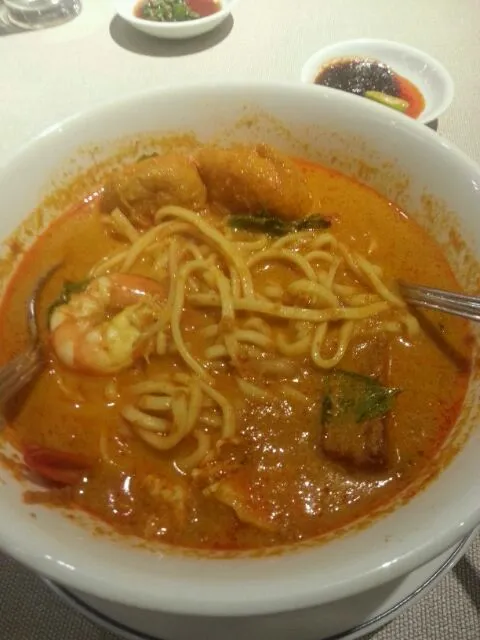 Madam Kwan's Curry Laksa|Mrs BNazさん