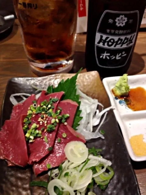 Snapdishの料理写真:ハツ刺しとホッピー|たべたくさん