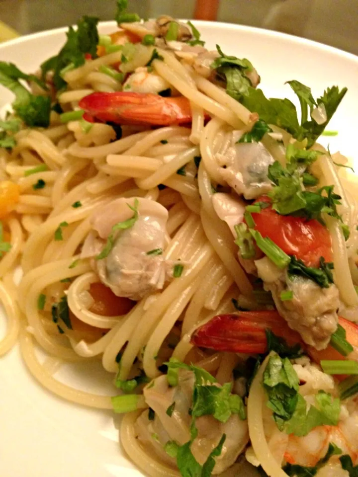 Pasta with vongole & prawns|12Dragonさん