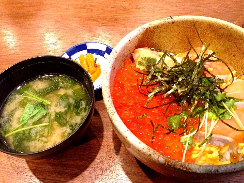 Snapdishの料理写真:サーモンといくらの丼|嶋田 美希さん