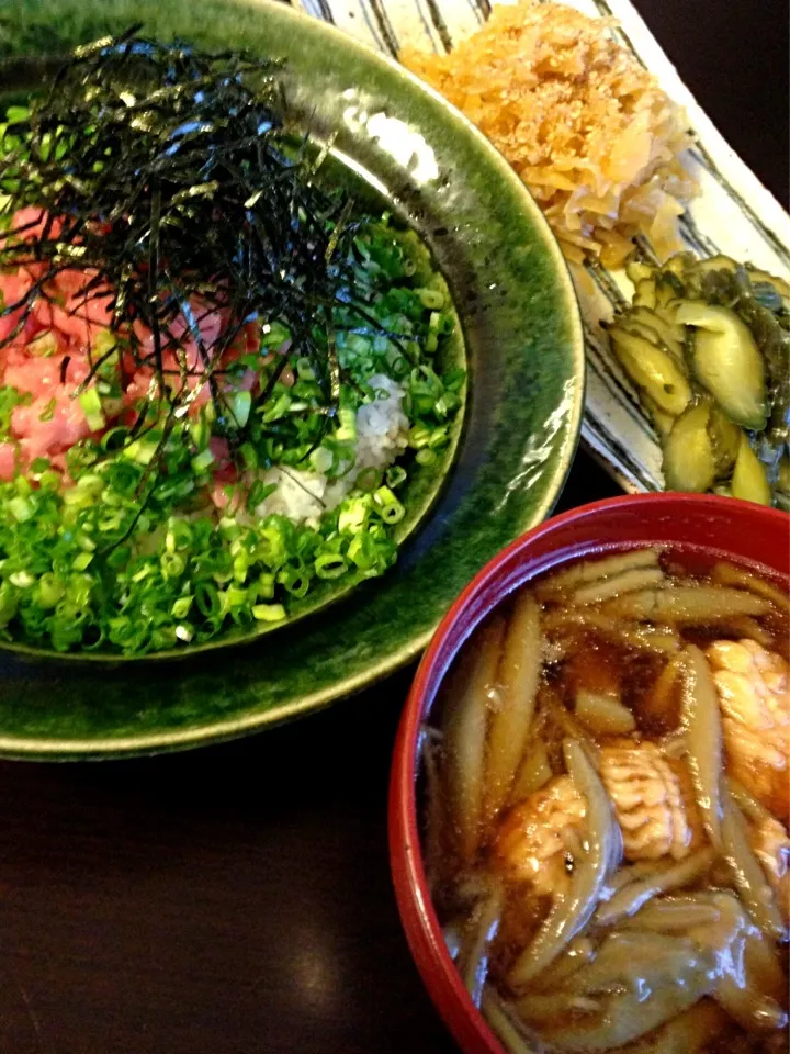 ねぎとろ丼、鱧とじゅんさいの赤出汁|ユーリーさん