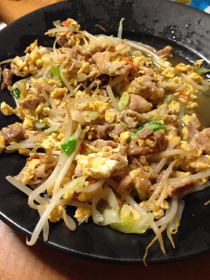 Snapdishの料理写真:もやしと卵の肉野菜炒め|中華蕎麦 銀時さん