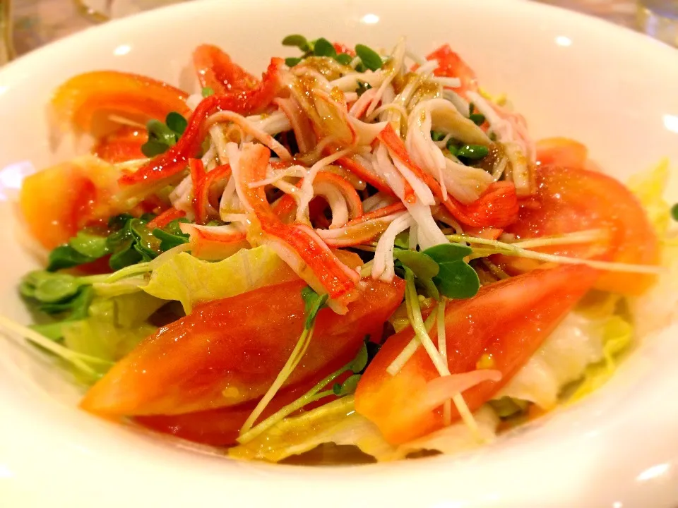 Fresh Tomato and lettuce salad with kamaboko|🌸ルビーかわな🌸さん