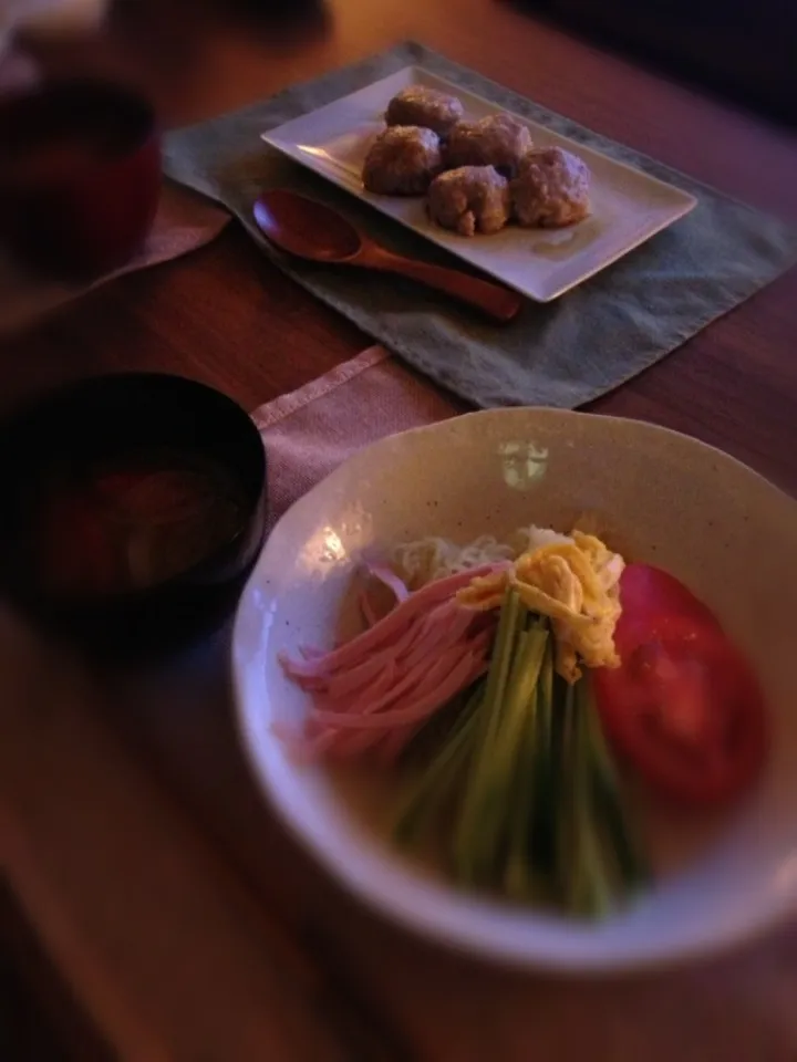 冷やし中華と中華風肉だんごとトマトスープ|ながともさん