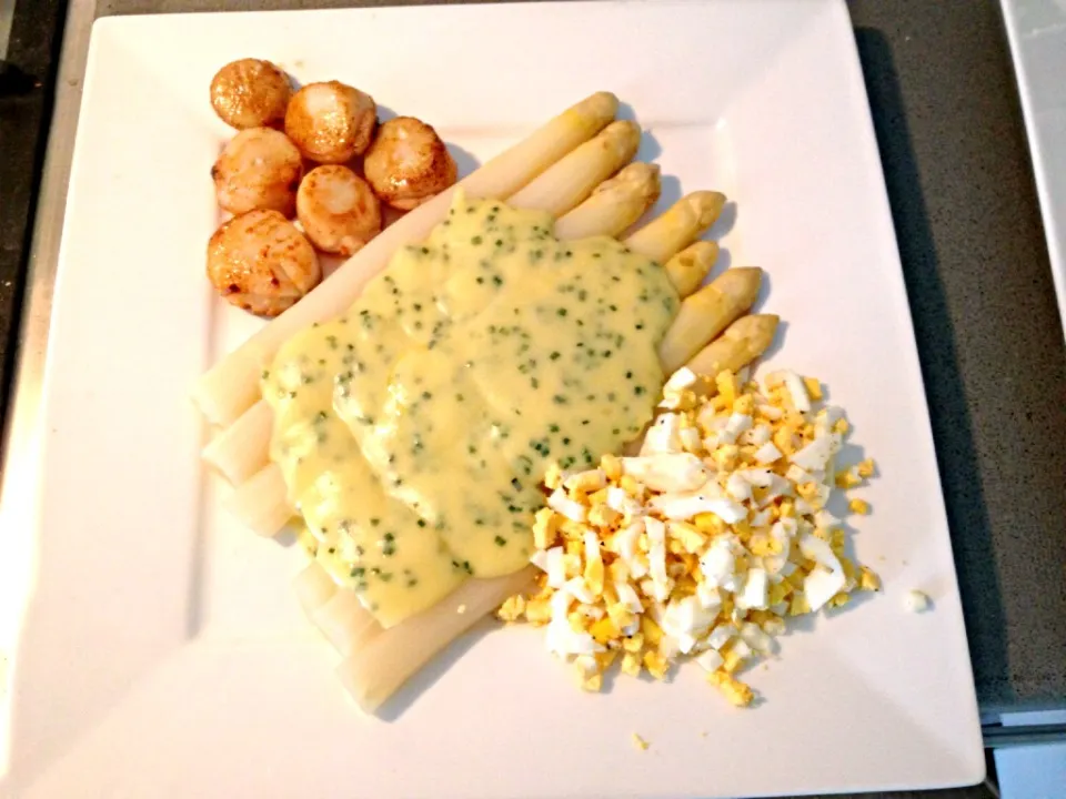 Snapdishの料理写真:Asperges met coquilles|Richard Koolenさん