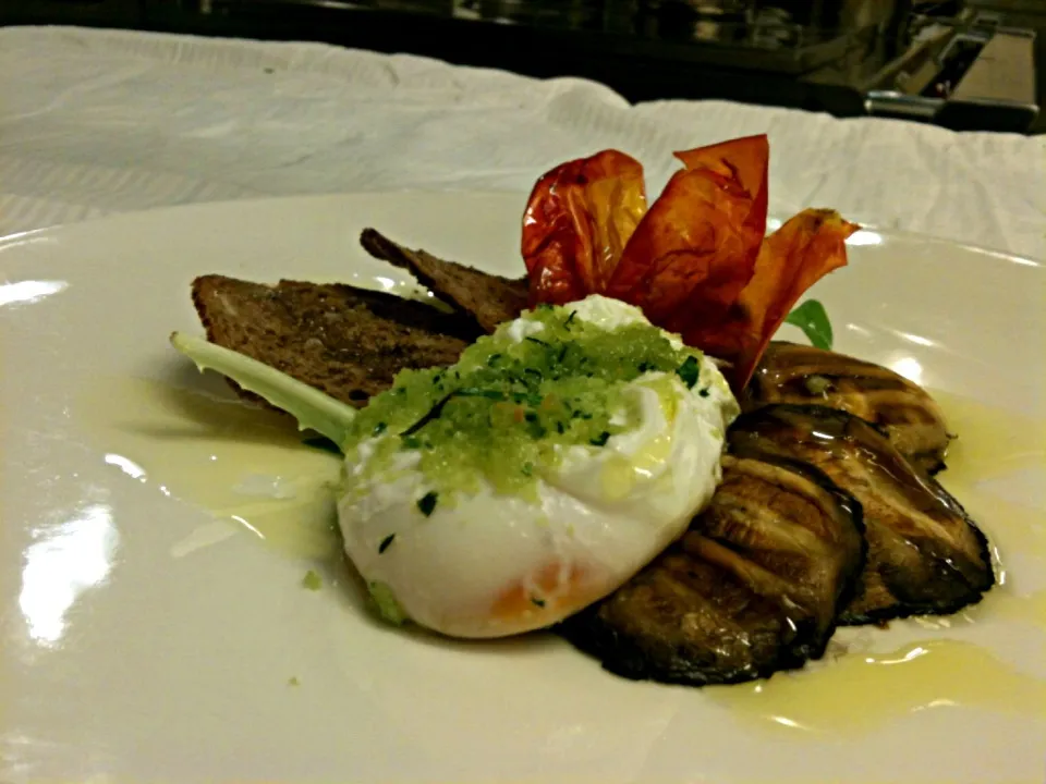 Poached egg with grilled mushrooms|oncechefさん