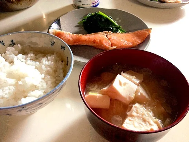 塩鮭,ほうれん草のバター醤油,とうふと葱の味噌汁|ひかるんさん