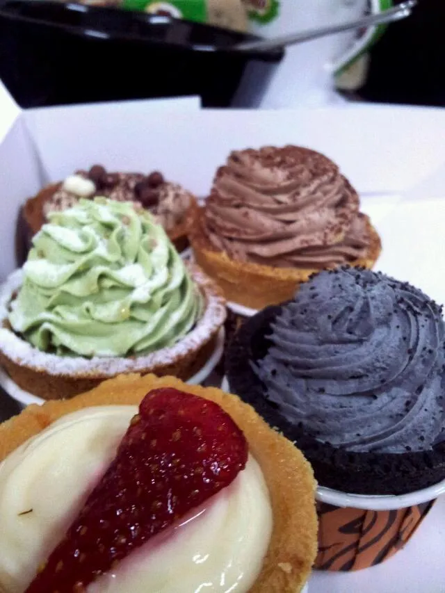 mini cupcakes for the sweet tooth|joey limさん