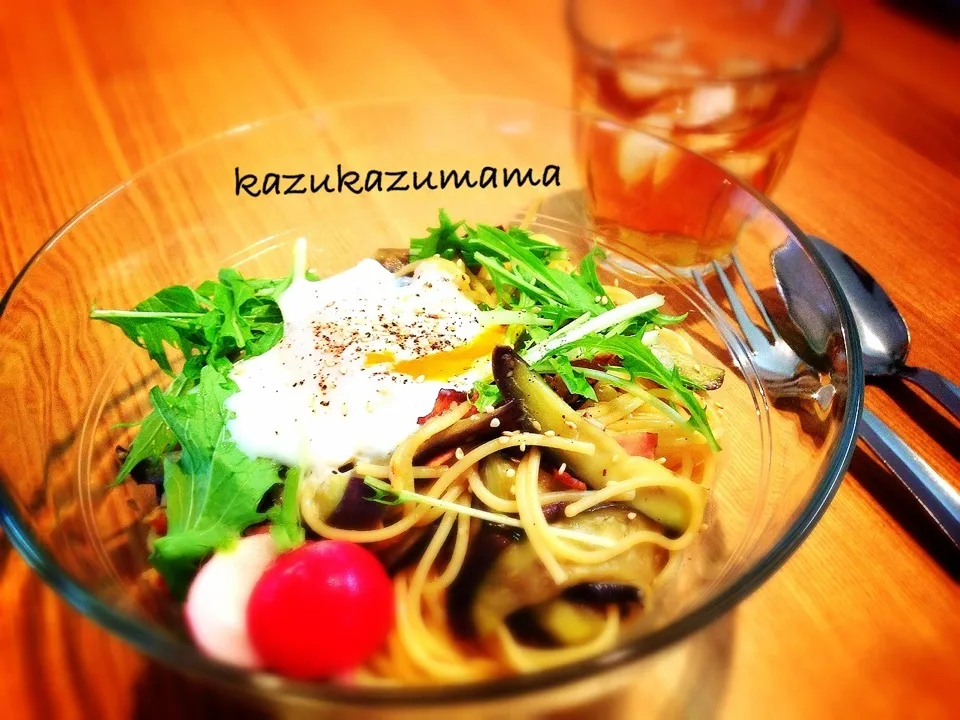 Snapdishの料理写真:茄子とベーコン温玉のせポン酢パスタ|kazukazumamaさん