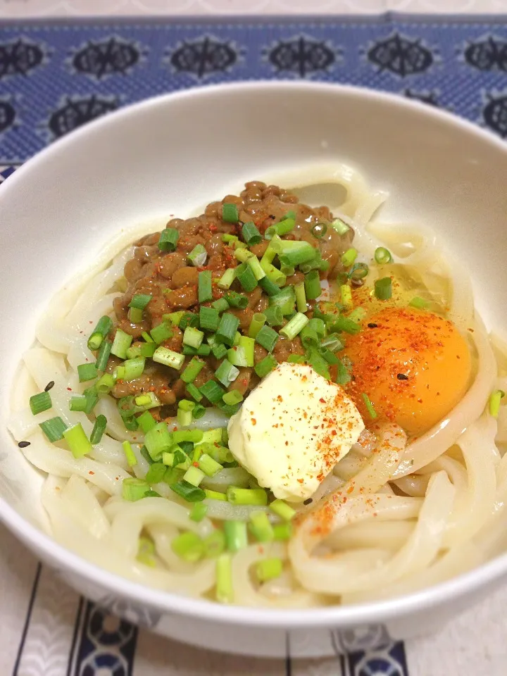 釜玉うどん納豆バターのっけ|カザラさん