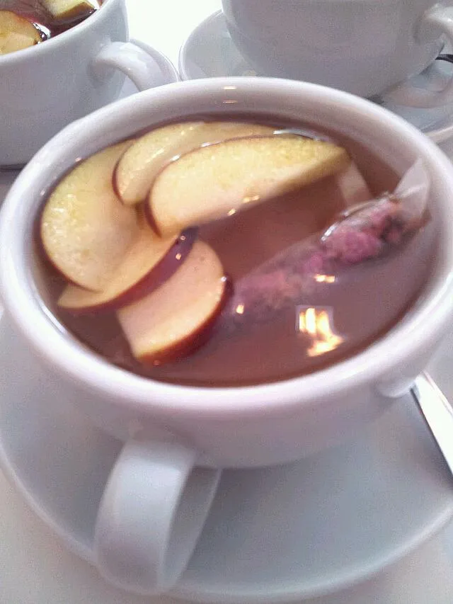 Apple and rose tea
Contains vitamin and goo for health|joey limさん